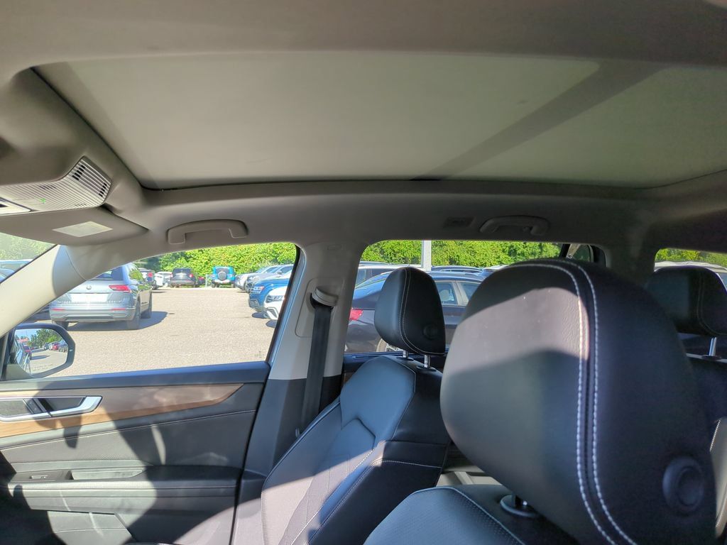 Certified 2024 Volkswagen Atlas SE w/ Panoramic Sunroof Package FWD image 7
