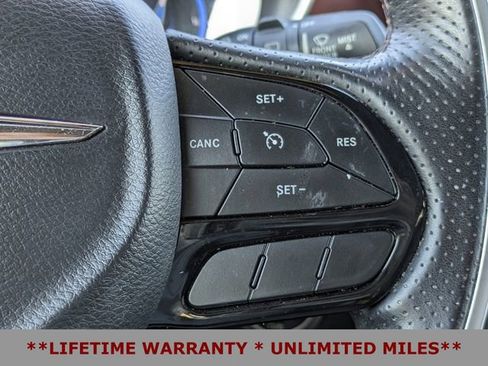 Used 2020 Chrysler Pacifica Limited image 33