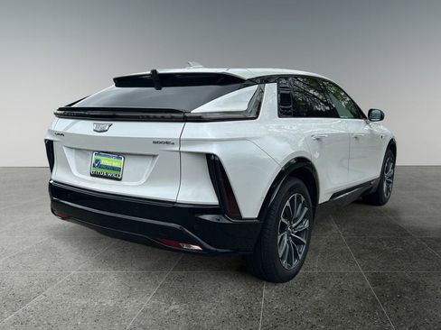 Used 2025 Cadillac Lyriq Sport AWD/4WD image 9
