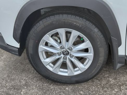 Certified 2024 Toyota Corolla Cross LE image 13