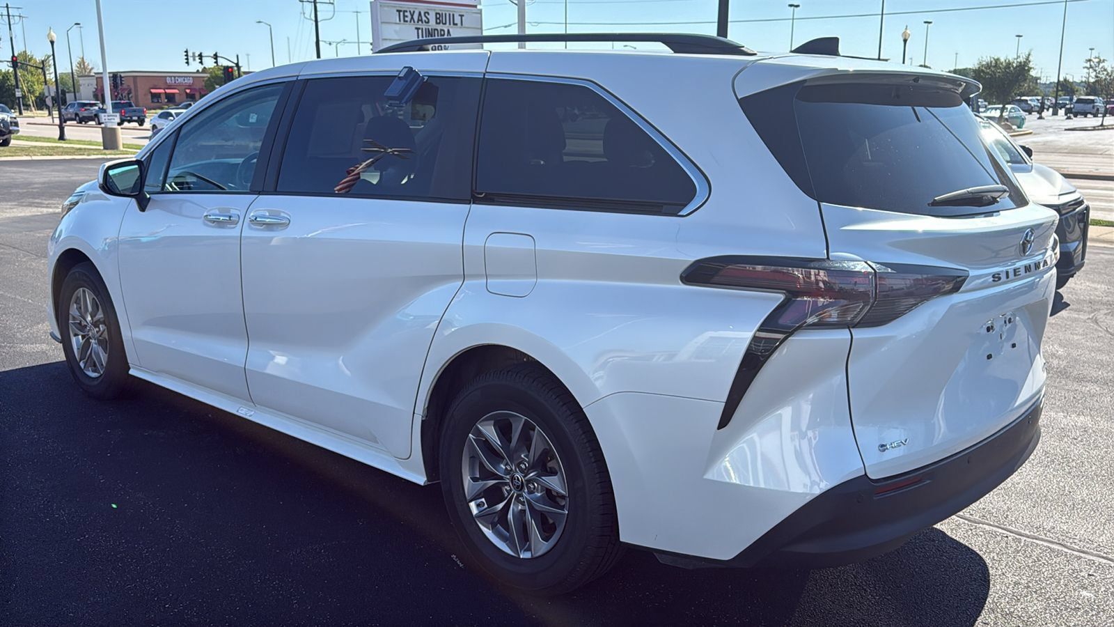 Certified 2025 Toyota Sienna XLE FWD image 5