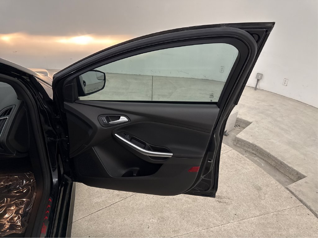 Used 2017 Ford Focus ST FWD image 22