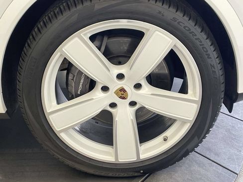 Certified 2022 Porsche Cayenne Platinum Edition AWD/4WD image 14