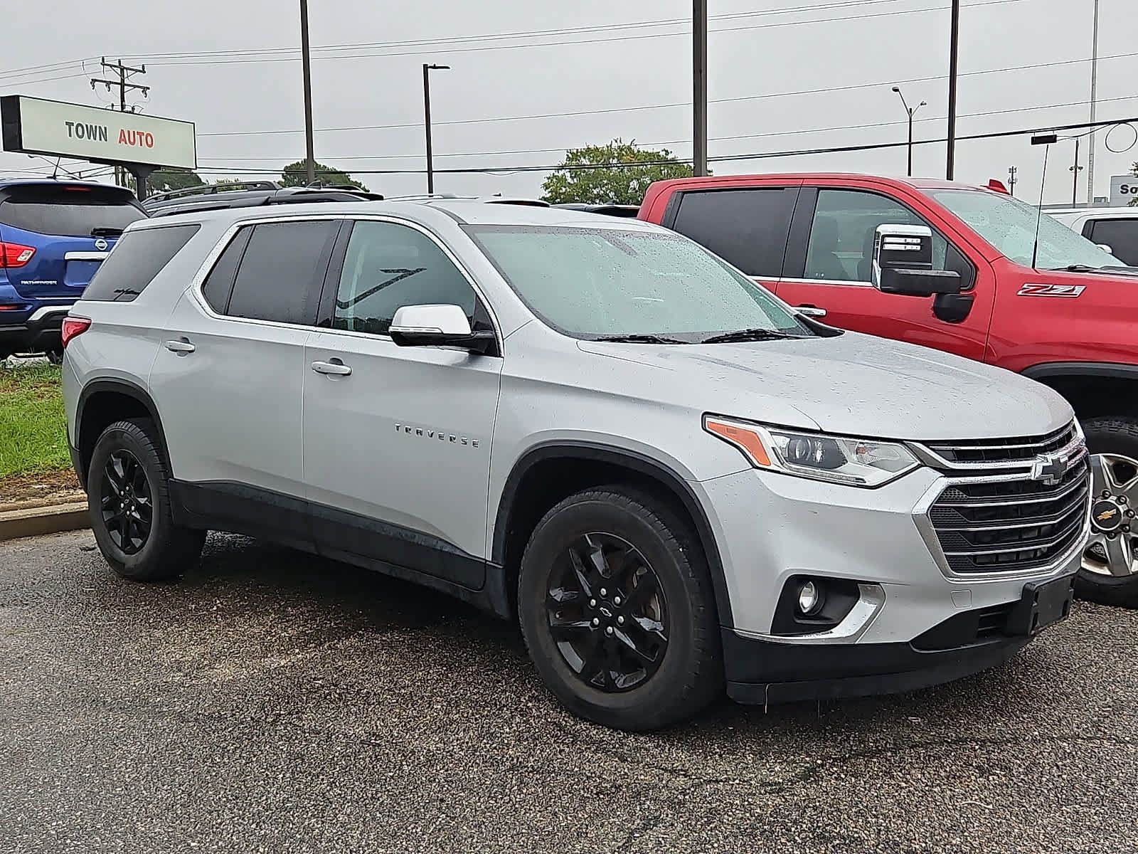 Used 2019 Chevrolet Traverse LT FWD image 2