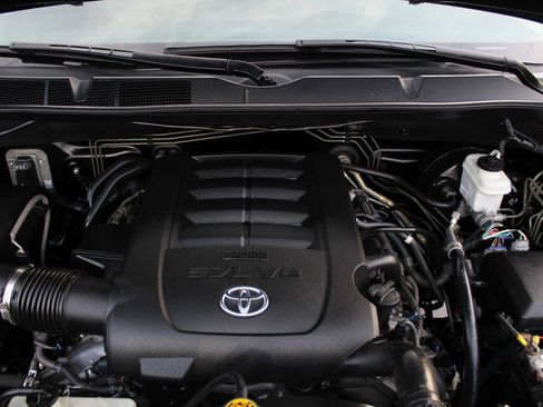 Used 2012 Toyota Tundra 2WD CrewMax w/ Tow Pkg image 33