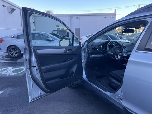 Used 2015 Subaru Outback 2.5i Premium image 32
