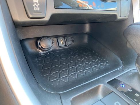 Used 2022 Toyota RAV4 XLE image 22