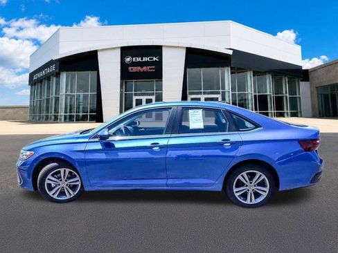 Used 2024 Volkswagen Jetta SE FWD image 5
