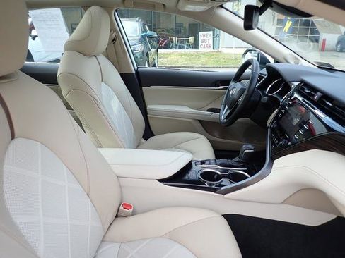Certified 2019 Toyota Camry XLE image 3