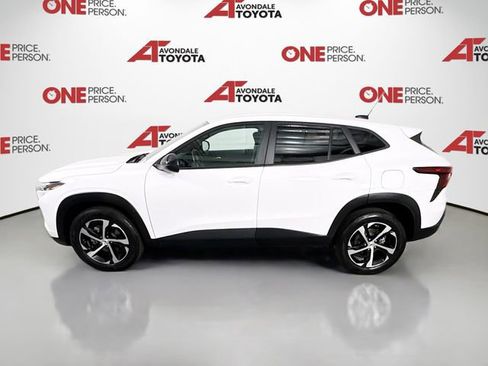 Used 2024 Chevrolet Trax RS w/ Driver Confidence Package FWD image 4