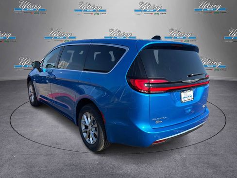 New 2026 Chrysler Pacifica Limited image 5
