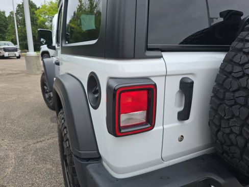 Used 2022 Jeep Wrangler Sport AWD/4WD image 35