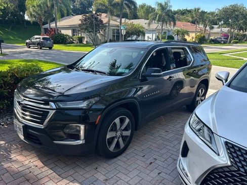 Used 2023 Chevrolet Traverse LT w/ LT Premium Package AWD/4WD image 2
