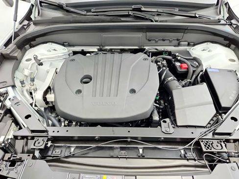 New 2026 Volvo XC60 B5 Plus w/ Climate Package PRO image 28