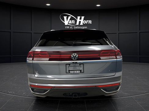 Used 2024 Volkswagen Atlas Cross Sport SE w/ Panoramic Sunroof Package image 13