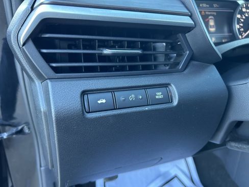 Used 2024 Nissan Altima 2.5 SV image 16