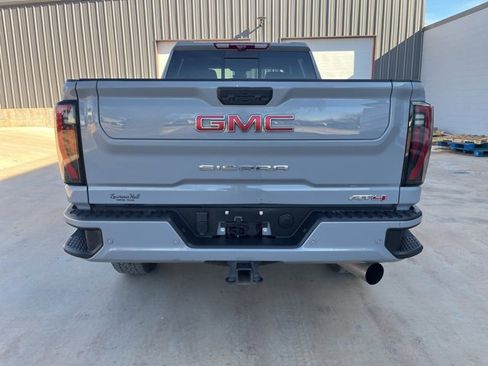 Used 2025 GMC Sierra 2500 AT4 w/ AT4 Premium Plus Package image 5