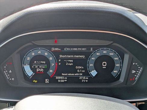 Used 2025 Audi Q3 2.0T Premium image 11