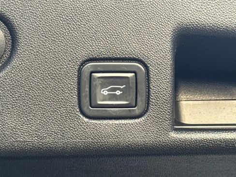 Used 2020 Chevrolet Equinox LT w/ Driver Convenience Package image 26