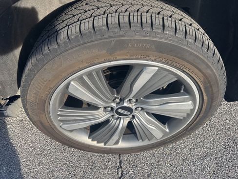 Used 2018 Lincoln Navigator Reserve w/ Technology Package image 9