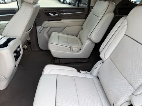 Used 2022 GMC Yukon XL Denali AWD/4WD image 29