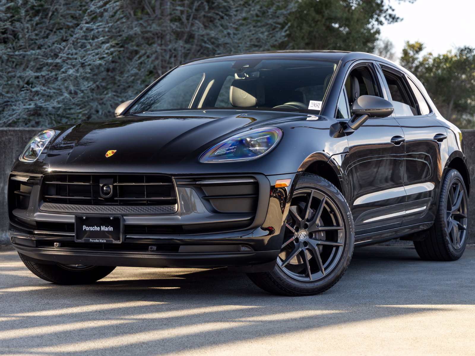 Certified 2025 Porsche Macan Turbo AWD/4WD image 1