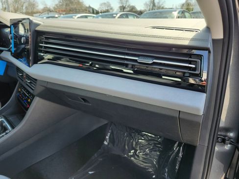 New 2026 Volkswagen Jetta SE FWD image 12