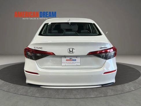 Used 2023 Honda Civic Touring image 4