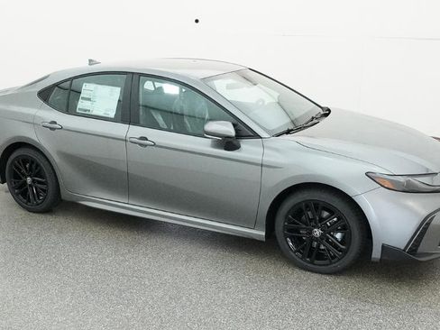 New 2026 Toyota Camry SE FWD image 11