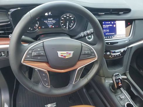 Used 2025 Cadillac XT5 Premium Luxury w/ LPO, Floor Liner Package AWD/4WD image 13