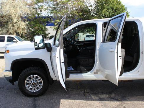 Used 2024 Chevrolet Silverado 2500 LT w/ Convenience Package AWD/4WD image 12