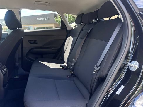 Used 2025 Hyundai Kona SEL FWD image 18