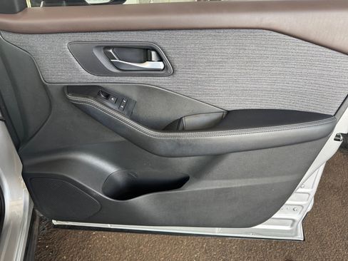 Used 2023 Nissan Rogue SV AWD/4WD image 29