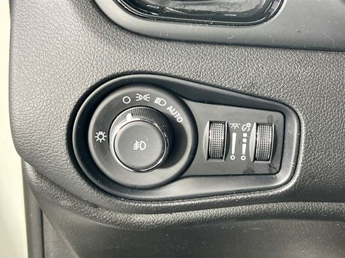 Used 2022 Jeep Renegade Altitude image 10