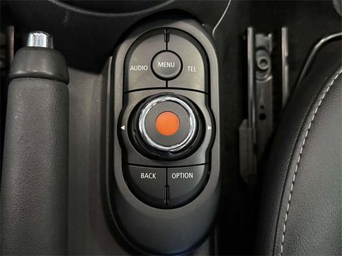 Used 2018 MINI Cooper 4-Door Hardtop image 22