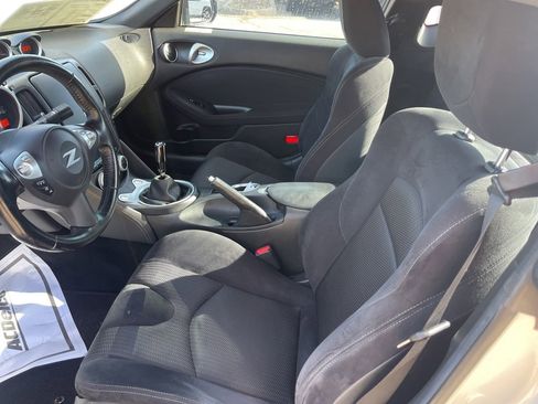 Used 2017 Nissan 370Z Coupe image 11