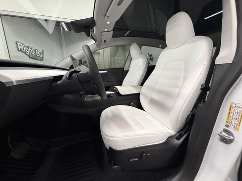 Used 2024 Tesla Model Y Long Range image 9