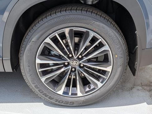 New 2026 Toyota Grand Highlander AWD Hybrid image 10