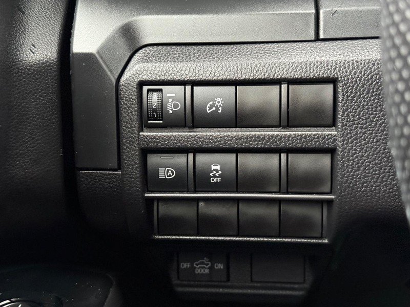 Used 2025 Toyota Tacoma SR AWD/4WD image 29