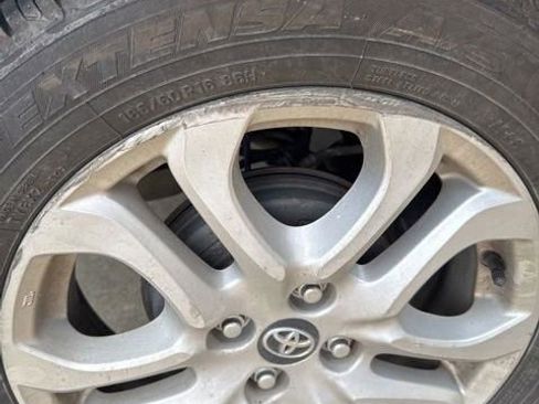 Used 2017 Toyota Yaris iA image 31