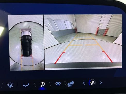 Used 2024 Chevrolet Blazer EV LT image 15