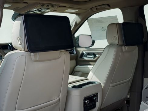 New 2026 GMC Yukon XL Denali w/ Denali Reserve Package AWD/4WD image 19