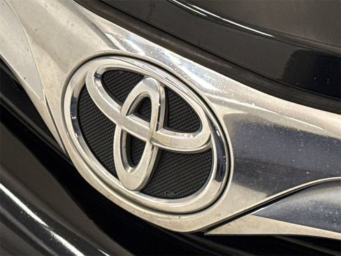 Used 2014 Toyota Camry LE image 6