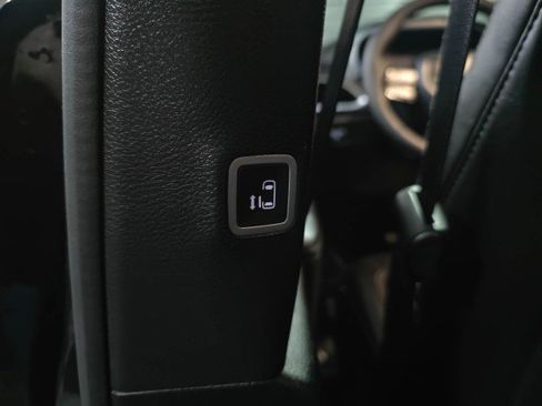 Used 2023 Chrysler Pacifica Touring-L w/ S Appearance Package FWD image 19