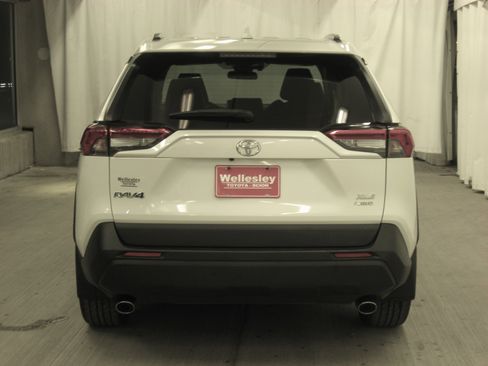 Used 2021 Toyota RAV4 XLE Premium image 27