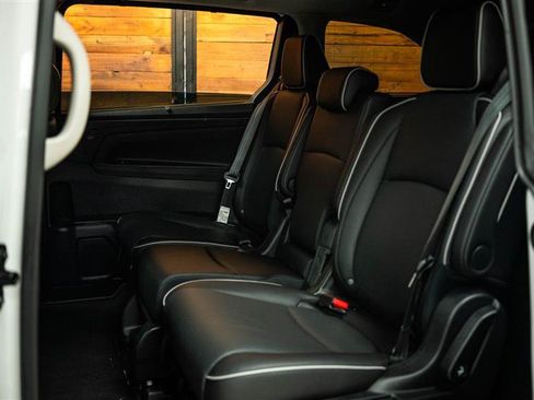 Used 2026 Honda Odyssey Elite image 11