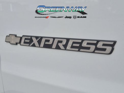 Used 2017 Chevrolet Express 2500 RWD image 29