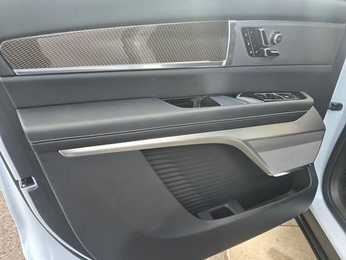 New 2026 Cadillac Vistiq Luxury AWD/4WD image 23