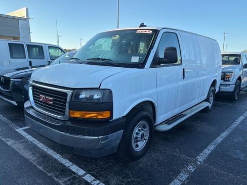 Used 2024 GMC Savana 2500 w/ Driver Convenience Package image 4