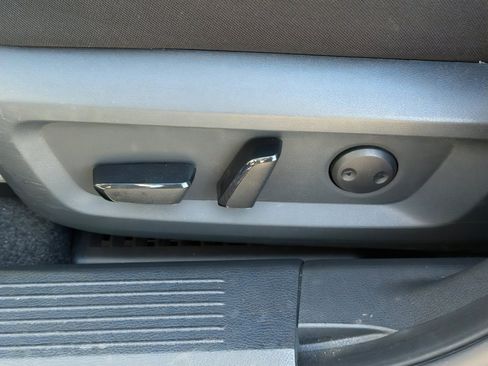 Used 2023 Nissan Rogue SV image 32